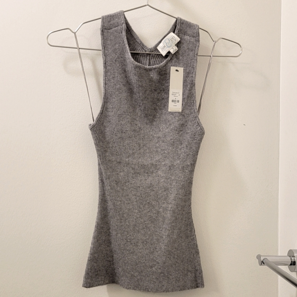 Sleeveless knit sweater top
